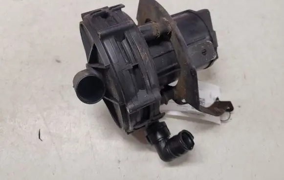 BMW 3 E46 Vacuum pump 557232148296