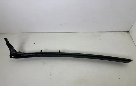 Ford Mustang VI Windshield trim FR3B7602565