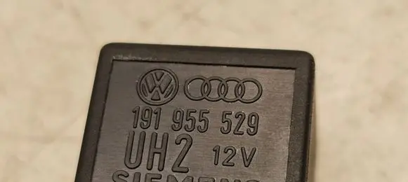 Volkswagen Golf III Other relay 191955529 72HV002