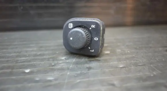 Volkswagen Golf V Wing mirror switch 1K0959565K