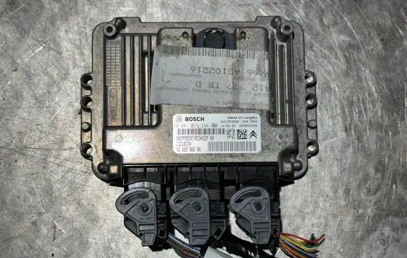 Peugeot 3008 I Engine control unit/module 0281013334 9666986680