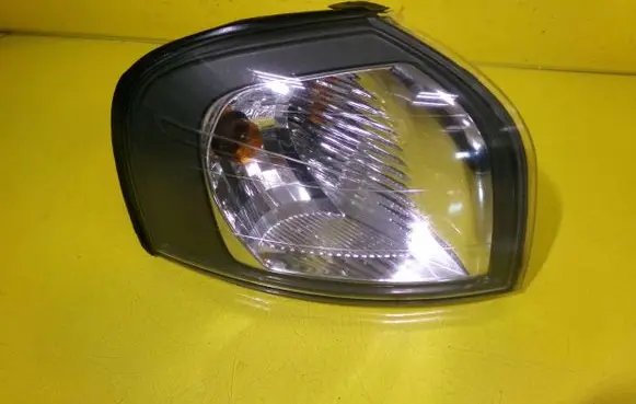 Volvo S80 Front indicator light 88204387
