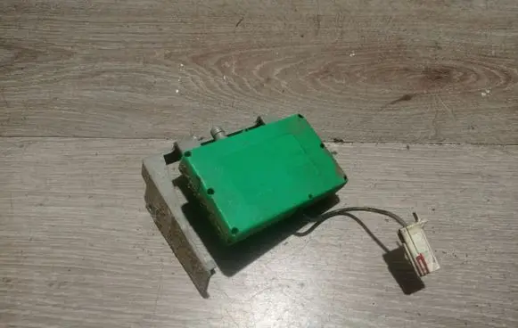 Volvo V70 Antenna control unit 9459222 AAR835