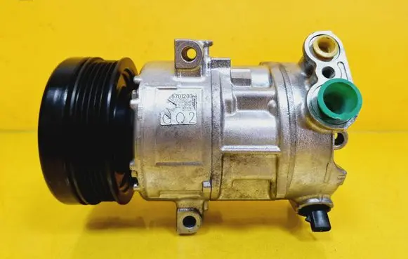 Opel Corsa D Air conditioning (A/C) compressor (pump) 55701200