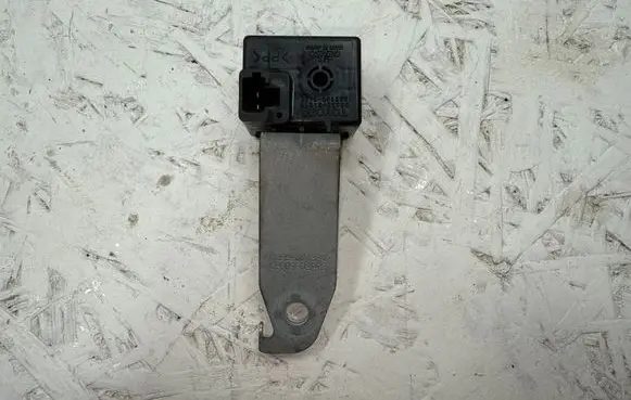 Toyota Land Cruiser (J120) Horn buzzer relay 0689003150
