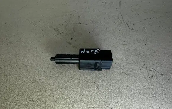 Nissan Note (E11) Brake pedal sensor switch
