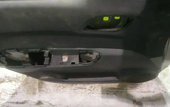 Honda FR-V Front door card panel trim