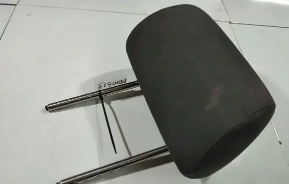 Volkswagen Polo IV 9N3 Front seat headrest 