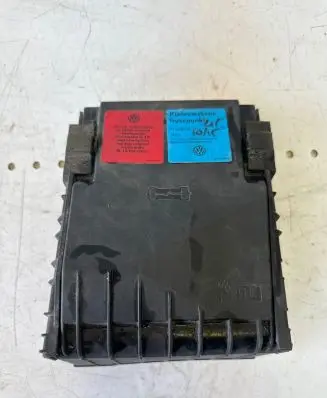 Volkswagen Golf V Fuse box cover 1K0937132F