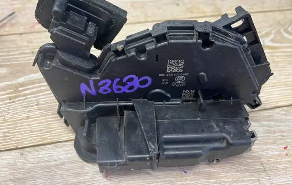 Seat Ateca Front door lock 5TB837016E