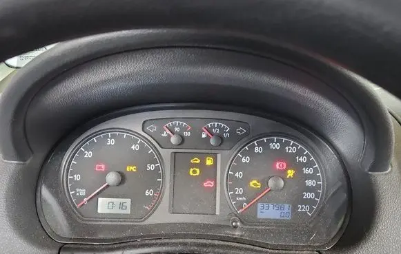 Speedometer (instrument cluster)