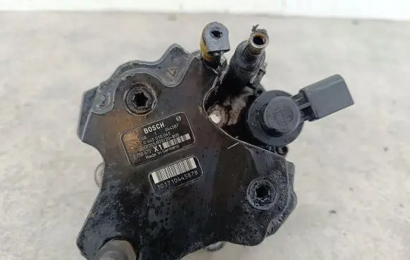 BMW 3 E46 Fuel injection high pressure pump 