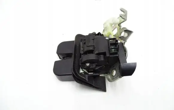 Audi A3 S3 8P Tailgate lock loop/hook striker 8P4827520B