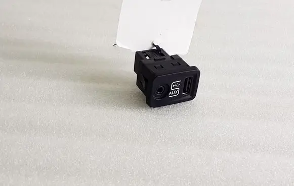 Alfa Romeo Giulietta AUX in-socket connector 156099976 9012