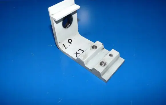 Jaguar XJ X351 Fender mounting bracket AW93103A33