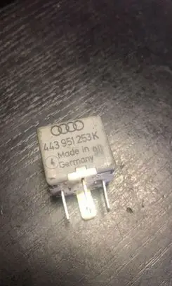 Audi A4 S4 B5 8D Coolant fan relay 443951253K