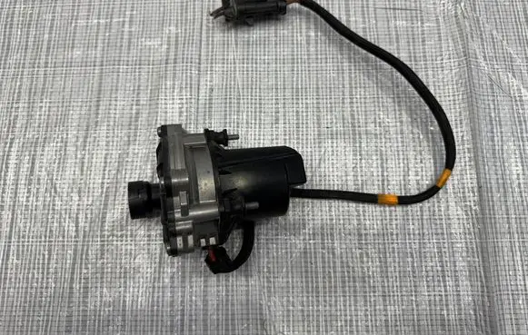 Maserati Quattroporte Secondary air pump 670003500