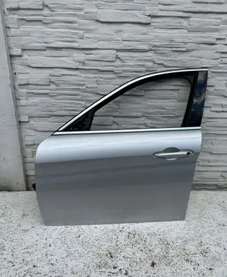 Alfa Romeo Giulia Front door