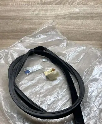 Mercedes-Benz A W169 Rubber seal front door window/glass A1697250825 FRONTRIGHTSIDE