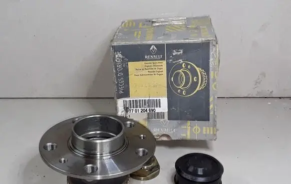 Rear wheel hub