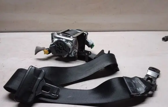 Volvo V60 Front seatbelt 39818843