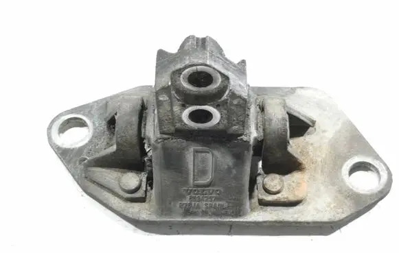 Volvo XC90 Engine mount bracket 8624757 R768A