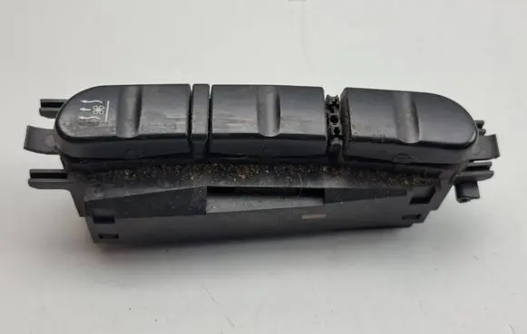 Mercedes-Benz C W203 Seat heating switch 2038219458 10857712001 3307090100