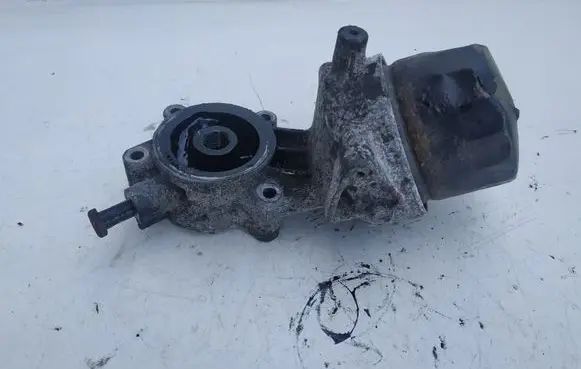 Nissan Navara D40 Oil filter mounting bracket