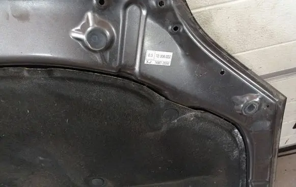 Toyota Avensis T250 Engine bonnet/hood KAP17 72306EEC 7456725041