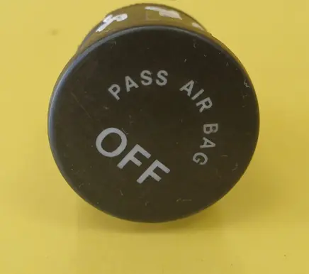 Passenger airbag on/off switch