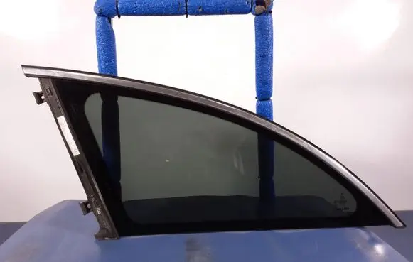 Rear side window