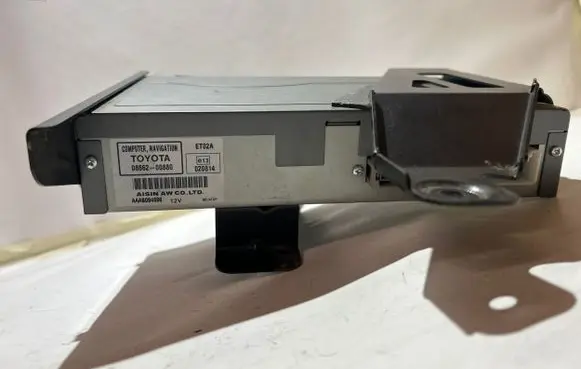 Toyota Corolla Verso AR10 Navigation unit CD/DVD player 0866200880 020814 AAAB094696