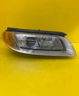Volvo V70 Headlight/headlamp 31214348