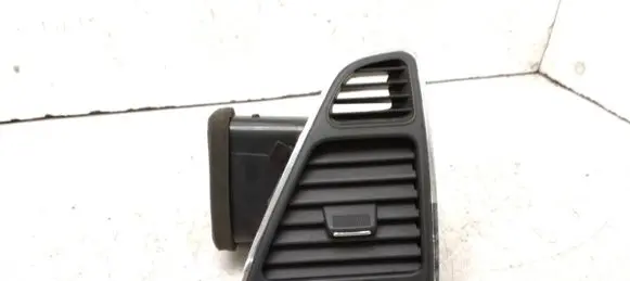 Renault Latitude (L70) Dashboard side air vent grill/cover trim 1015959