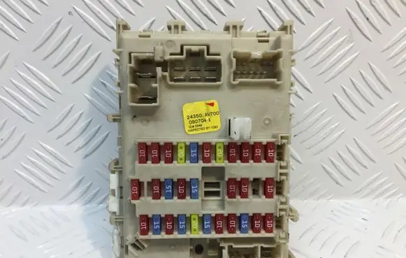 Nissan Primera Fuse module 24350AV700