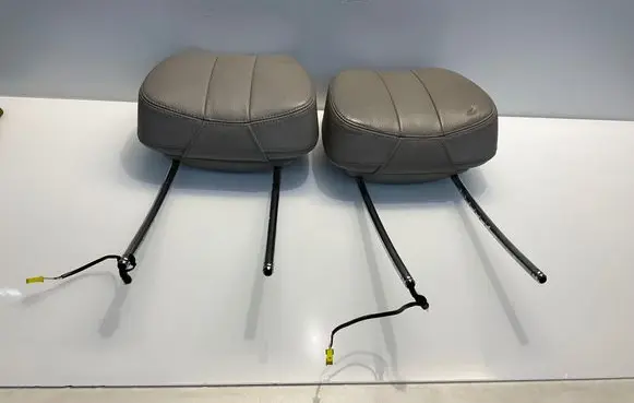 Mercedes-Benz E W211 Front seat headrest 