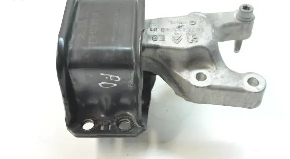 Citroen DS4 Engine mount bracket 9636270080B