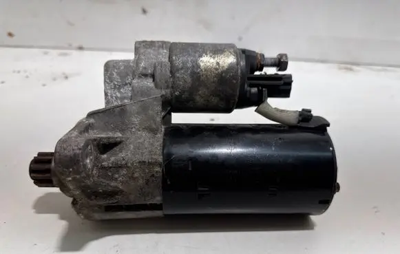 Volkswagen Golf VI Starter motor 0001123044 20110830 02E911024A
