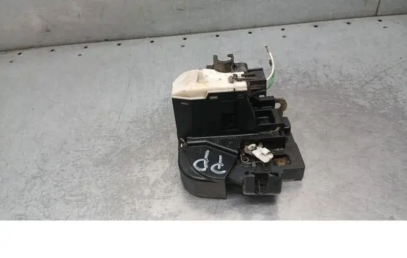 Renault Clio II Front door lock
