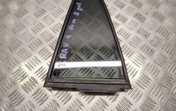 Toyota RAV 4 (XA40) Rear vent window glass 6818842050