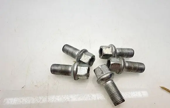 Volkswagen Golf VIII Nuts/bolts