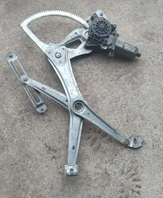 Mercedes-Benz E W211 Front door window regulator with motor 0130821671