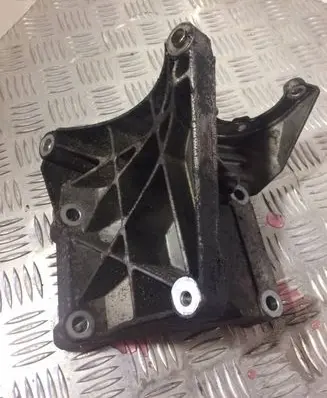 Audi A8 S8 D3 4E Engine mounting bracket 077260885N
