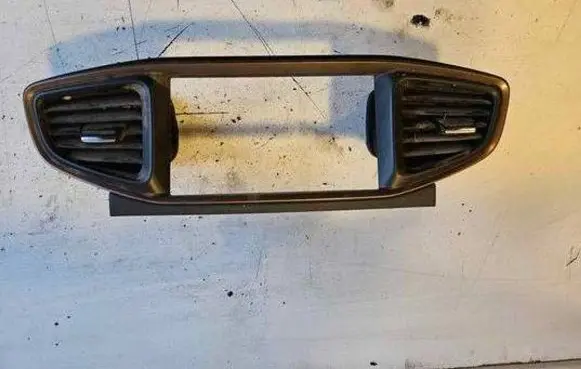 Hyundai Ioniq Dash center air vent grill 84740G2100TKB CF4G71 9420-G2000