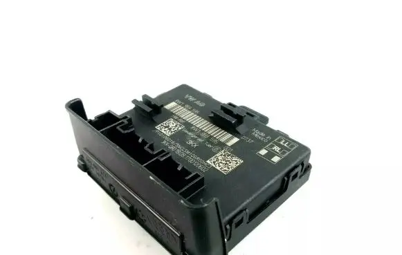 Volkswagen Tiguan Door control unit/module 8W1959595