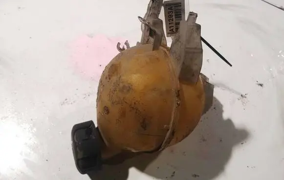 Peugeot 207 Coolant expansion tank/reservoir 9680163780