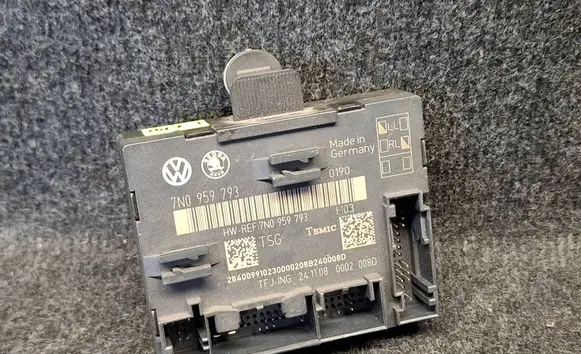 Volkswagen Tiguan Door control unit/module 7N0959793
