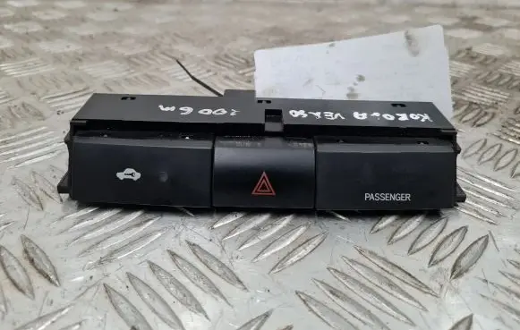 Toyota Corolla Verso AR10 Hazard light switch 153965