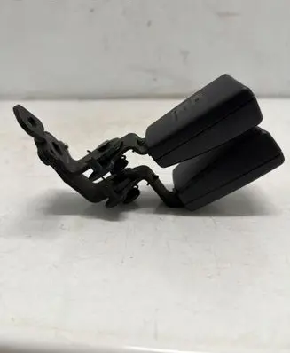 Volkswagen Golf VII Rear seatbelt buckle 8V0857739