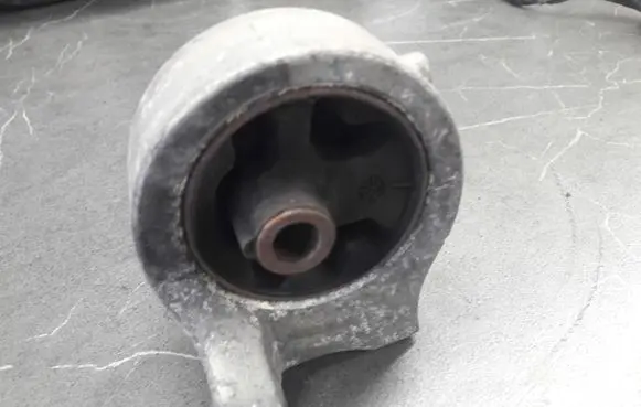 Nissan Micra Engine mount vacuum valve 